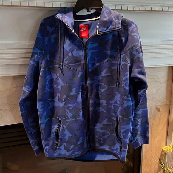 Nike Other - 🧳 Nike blue camo large jacket. Like new
